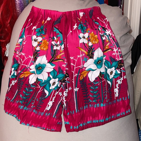 SUPER Cute Fuchsia Floral Top and Shorts - Picture 4 of 5